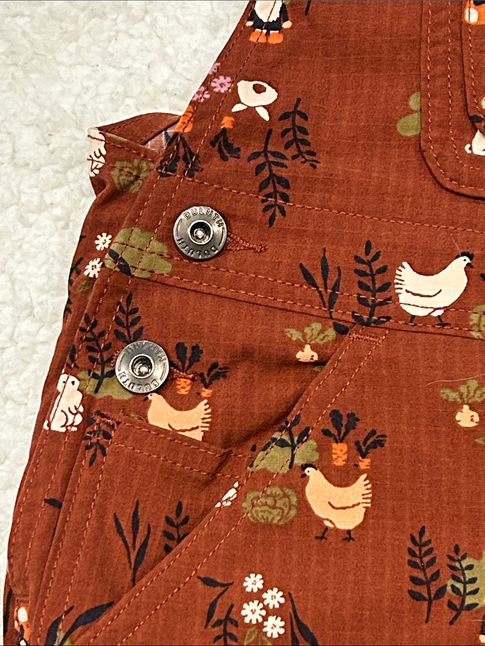 Duluth Heirloom Gardening Shorts Overalls sz Medium Gnome Rabbit Chicken Print - Picture 9 of 16